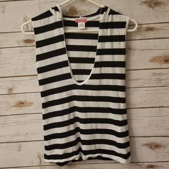 lola Tops - ⬇️⬇️ Lola Hood Muscle Tee Black White Medium